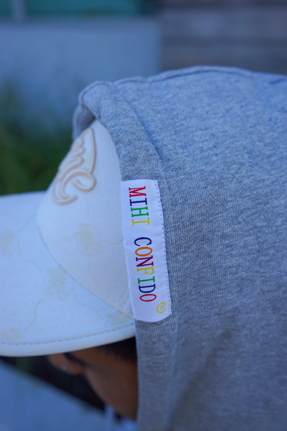 MIHI CONFIDO Sweat Suit