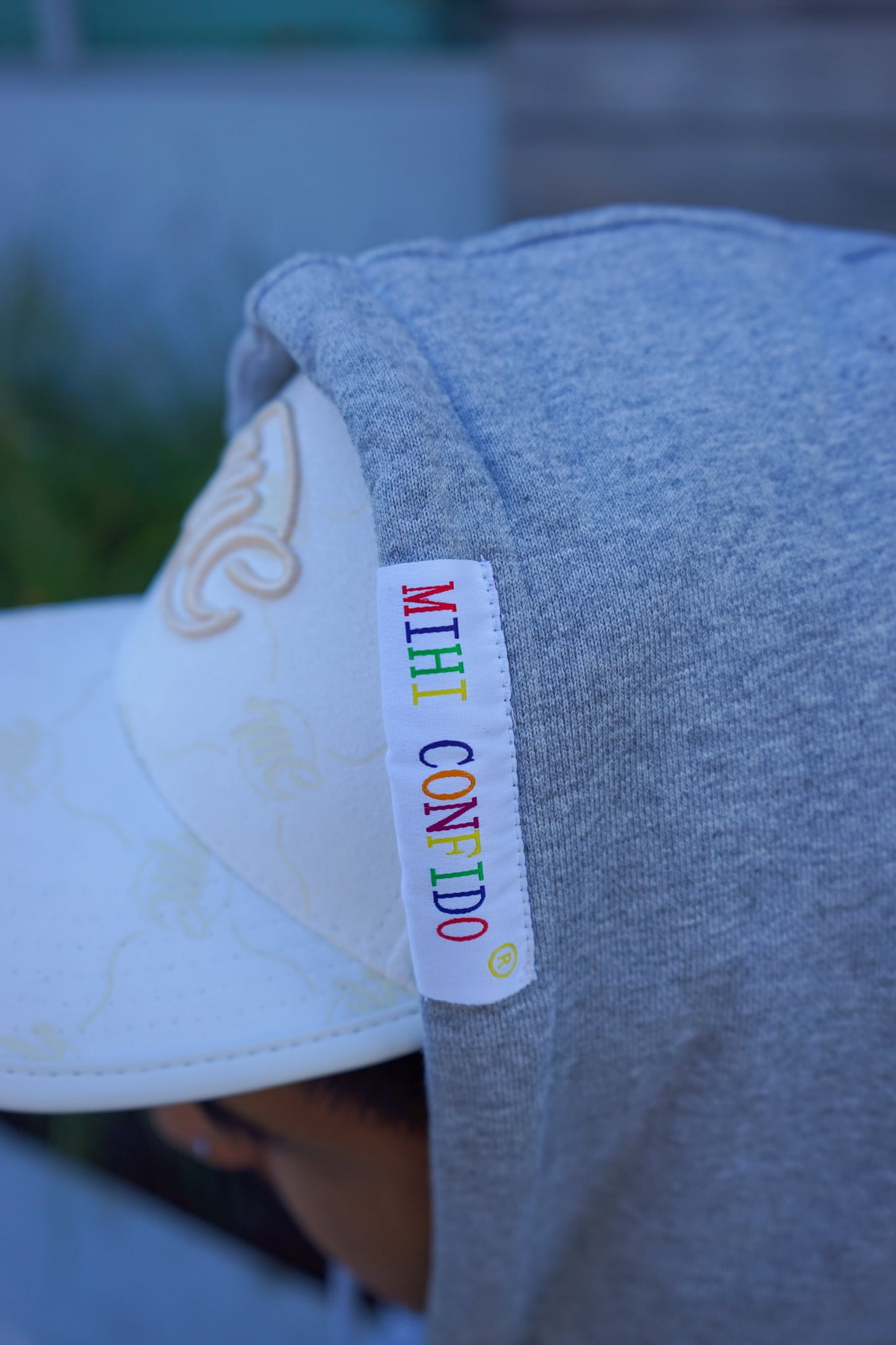 MIHI CONFIDO Sweat Suit